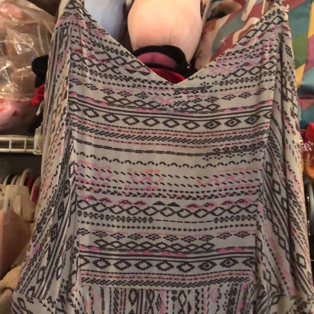 Very cute flowy lightweight dress. - Picture 2 of 8